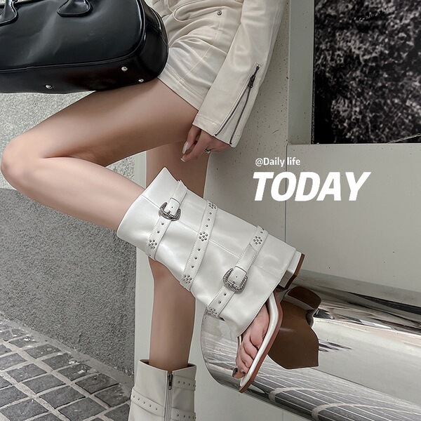 Belt heels pointed-toe with studs