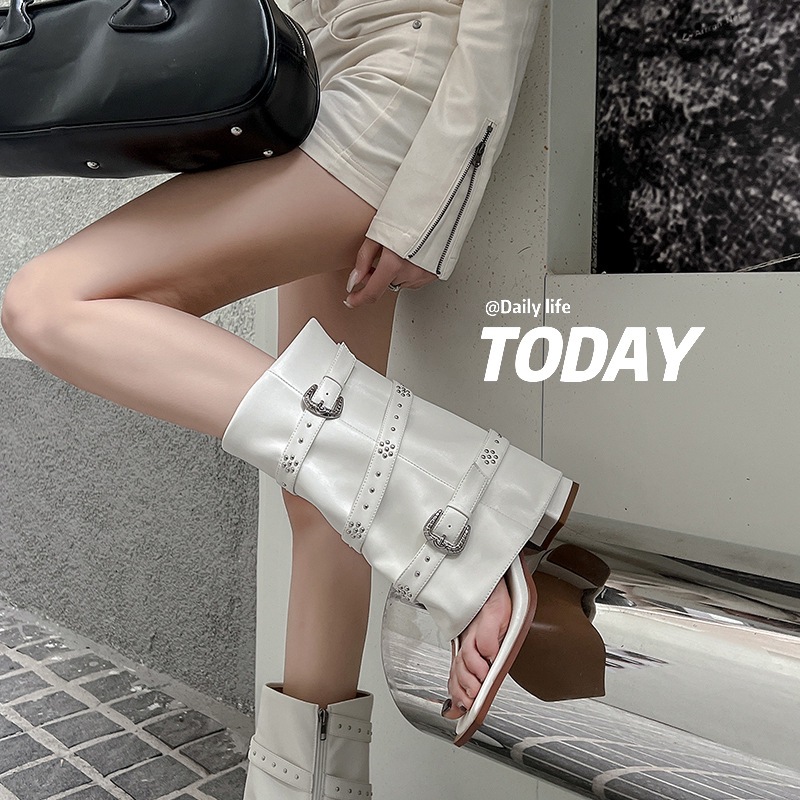 Belt heels pointed-toe with studs
