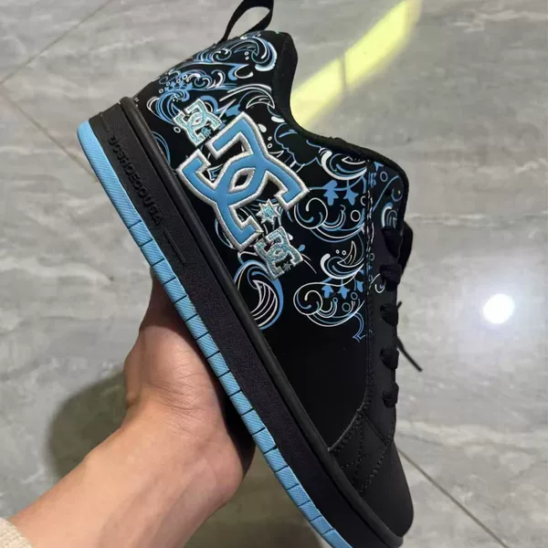 Cross-border foreign trade DC Shoes men's and women's embroidered skate shoes, European DC shoes, campus loafers, skateboard shoes, casual sports shoes