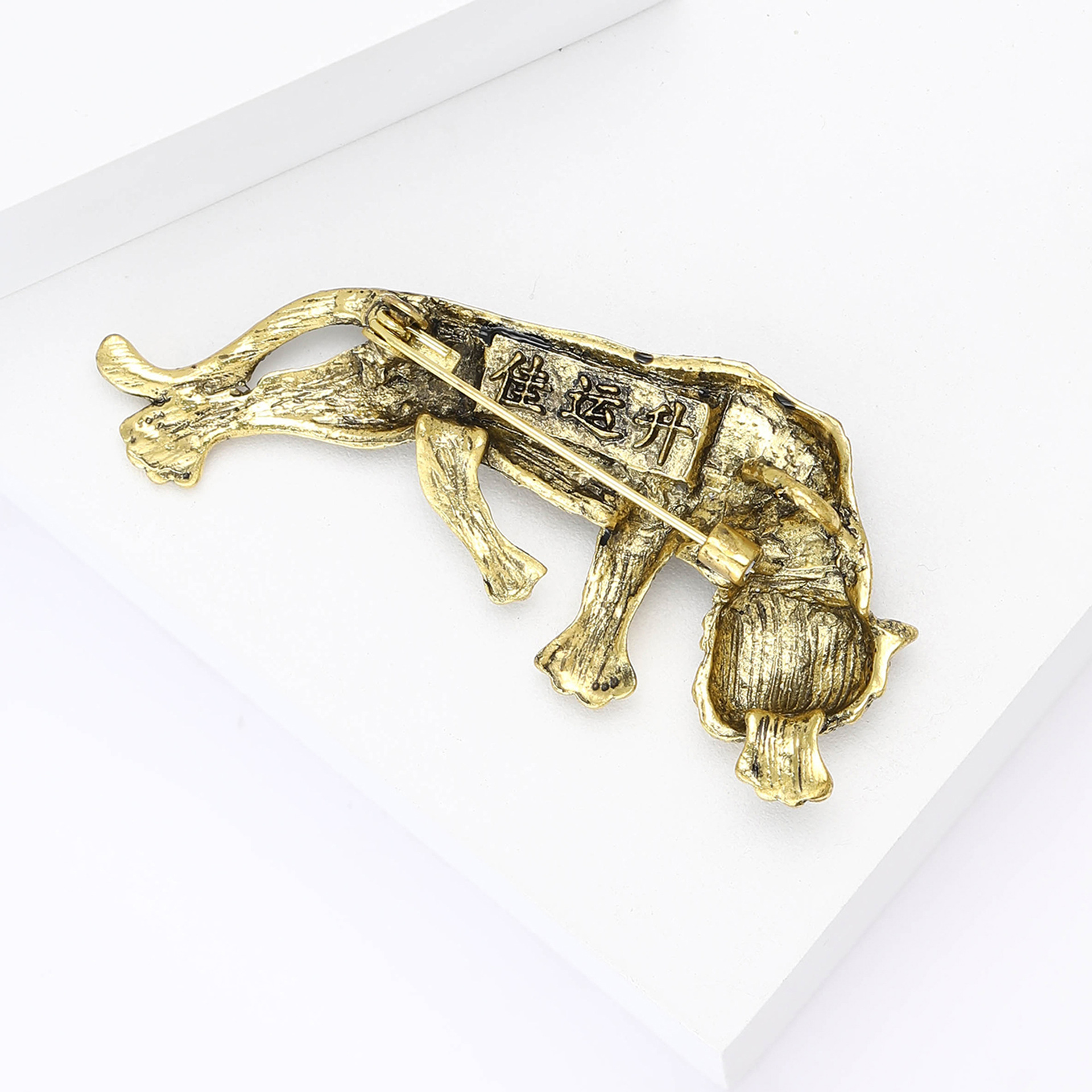 New Retro Aggressive Alloy Enamel Tiger Brooch Creative All-match Men's Suit Coat Corsage Jewelry Pin