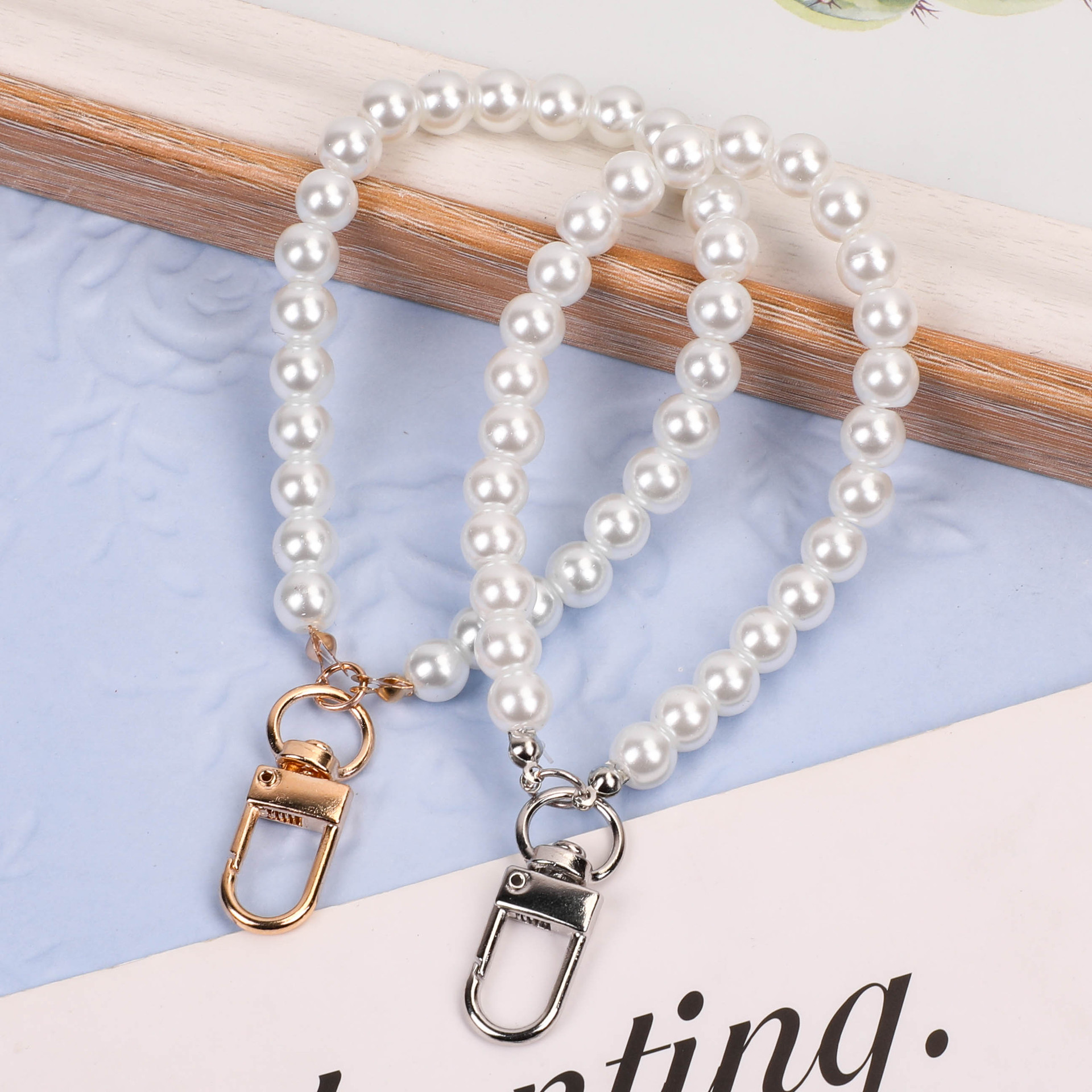 New diy imitation pearl small short chain mobile phone case jewelry glass pearl pendant pendant earphone case hanging chain material