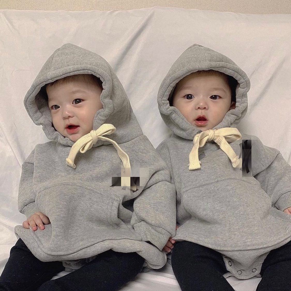 Ins primavera y otoño Corea del Sur ropa para niños color sólido carta con capucha mameluco estilo occidental padre-hijo suéter bebé mameluco bebé moda