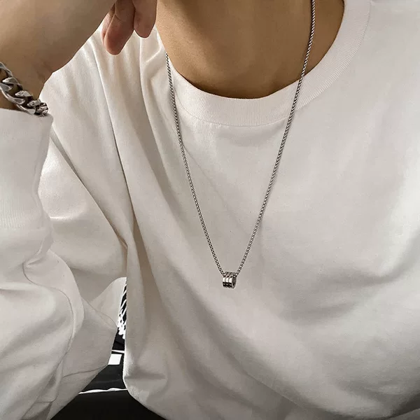 Titanium steel does not fade small waist hip hop female sweater chain new male necklace Tide brand simple light luxury cold wind accessories