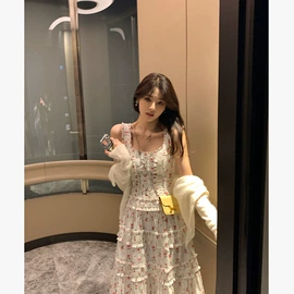 连衣裙;女式衬衫;女式T恤