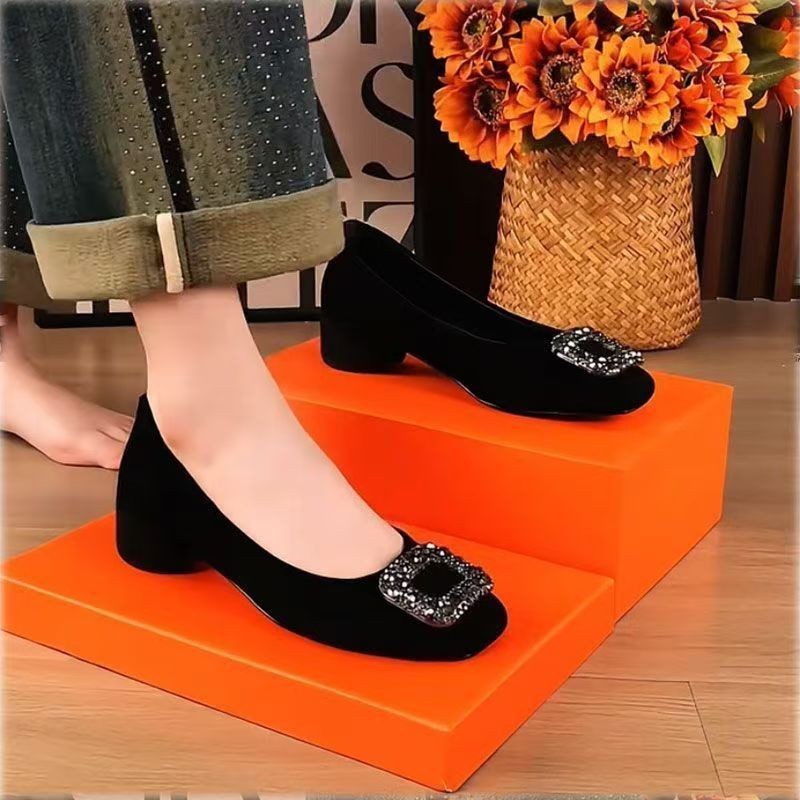 Tacones bajos cuadrados de diamante zapatos casuales de una sola mujer 2026 nuevo primavera negro ligero temperamento zapatos de viaje de talón grueso