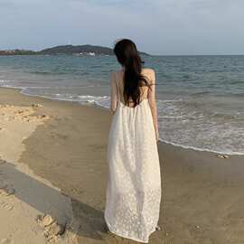海南三亚海边度假沙滩裙泰国旅游拍照长裙云南大理法式吊带连衣裙