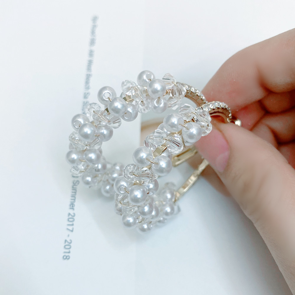 Retro Diamond-studded Pearl Large Hoop Earrings Wholesale display picture 3