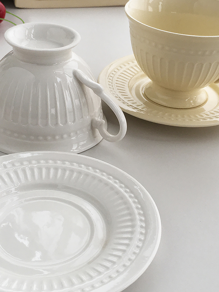 Gran fábrica al por mayor pedidos franceses puntos de cuentas en relieve cerámica tazas de café platos de refrigerio de la tarde platos