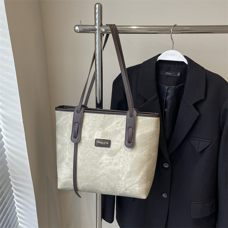 매달린 장식품 없음 미색