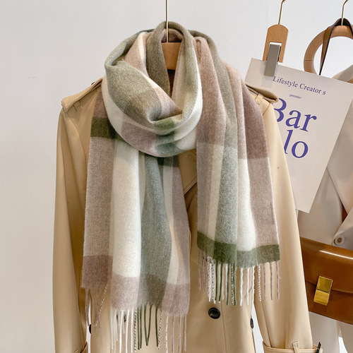 Green plaid scarf for women in winter, versatile pure wool, thickened, warm, New Year gift, knitted cashmere scarf, high-end