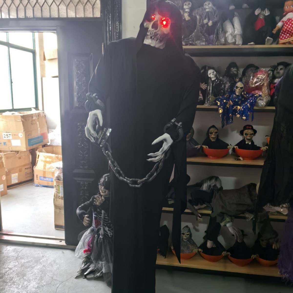 Nuevos productos en el mercado Escape House Electric NPC Atmosfera de terror Big Swing Boobs Movimiento de fantasmas Halloween