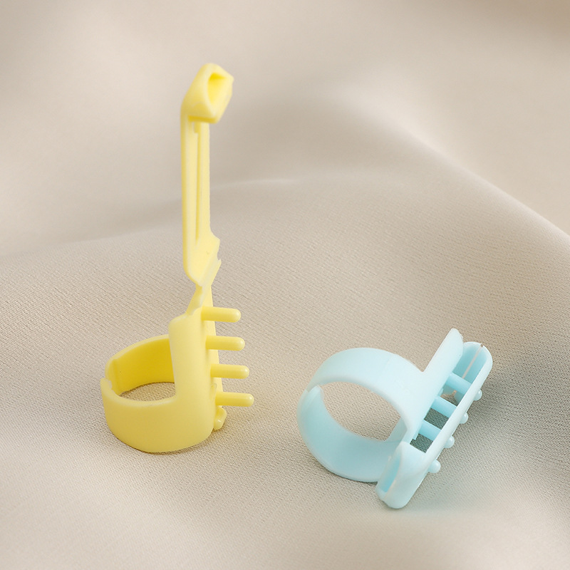 毛线导线器毛衣diy编织工具手指带线器多彩塑料毛线分线器引线器