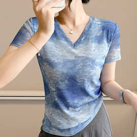 批发直销夏季清爽蓝天白云印花鸡心领t恤女孩微胖大码修身打底衫