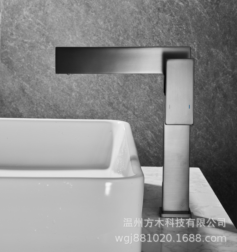 All-copper flat seven-shaped square creative bathroom, waterfall, single hole, single handle, side-opening basin, cold and hot water faucet for washing undefined