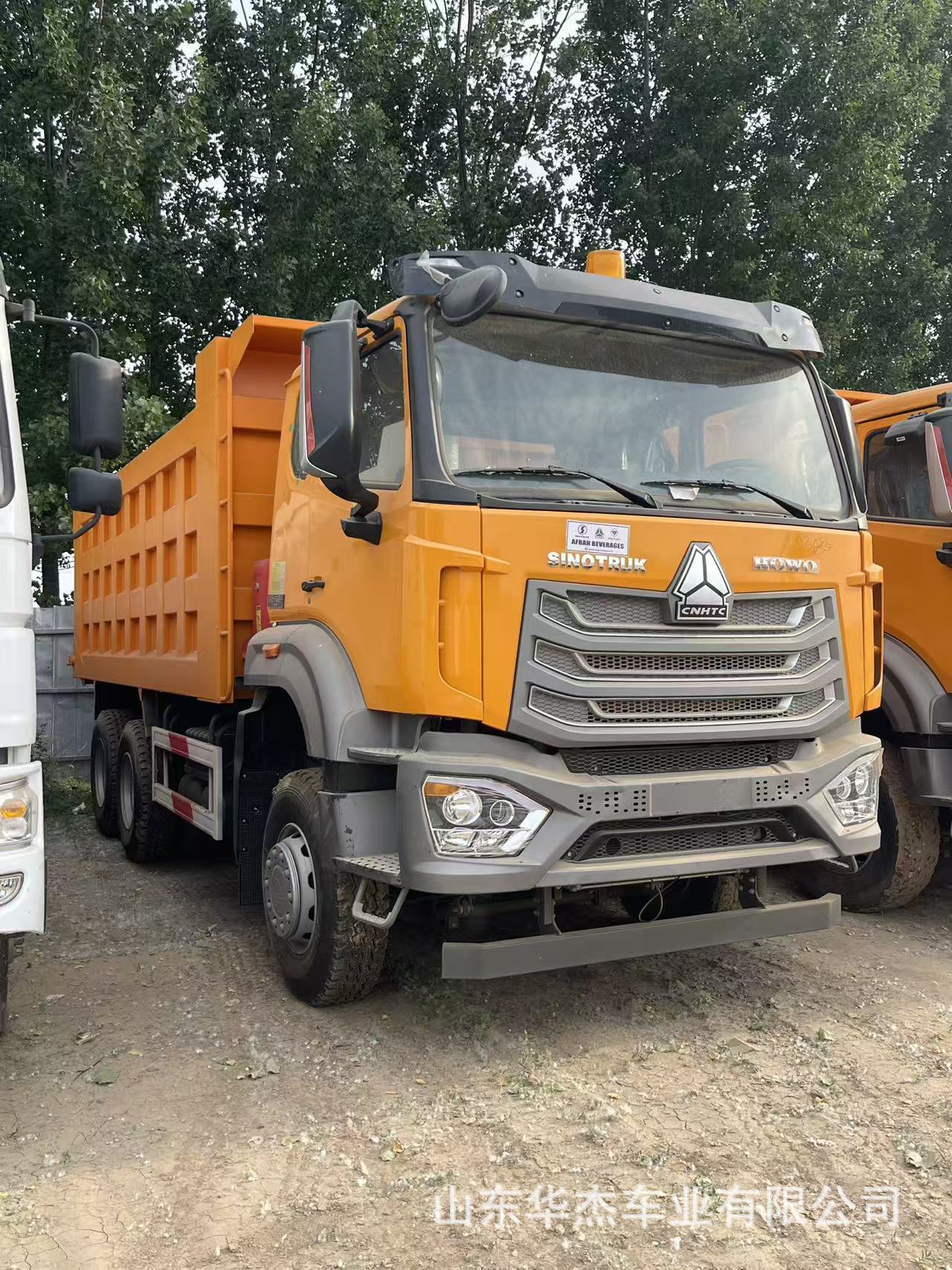 Cross-border African heavy-duty HOWO dump truck 6×4 for engineering and construction waste transportation, meeting national emission standards for mining operations