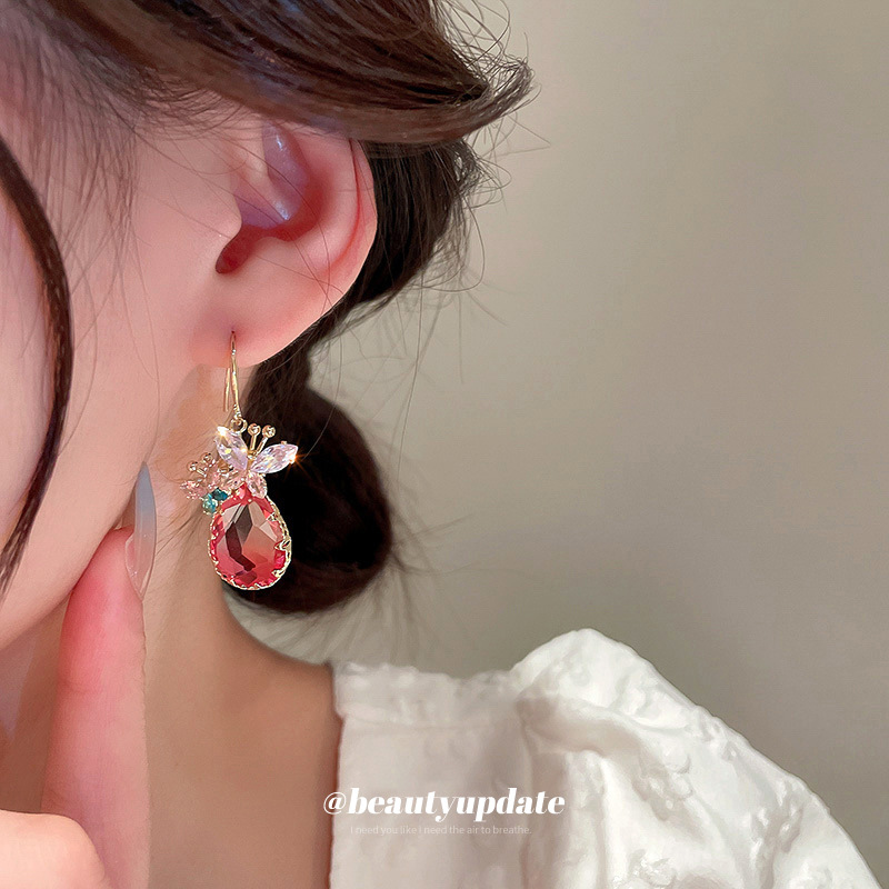 Corea del Sur ins pendientes elegantes Luz de lujo de alto grado pendientes para las mujeres Verano nuevo ZIRCON mariposa gota de agua pendientes de gancho de oreja