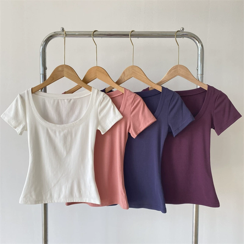 Футболка с U-образным вырезом