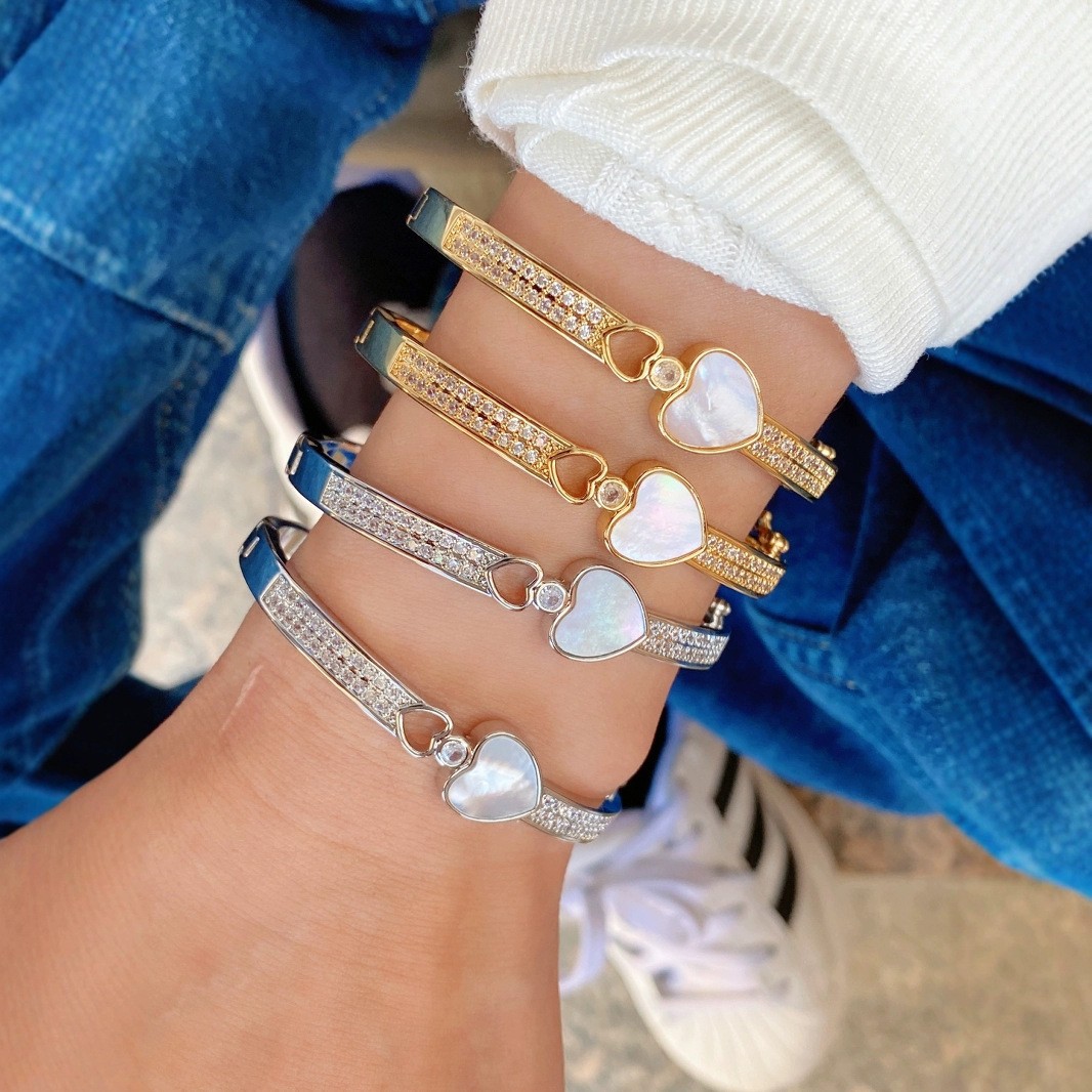 21g Weight 18K Gold Plated Plating Material Wholesale Jewelry Sweet Heart Shape Copper Shell Zircon 18K Gold Plated Plating Inlay Bangle