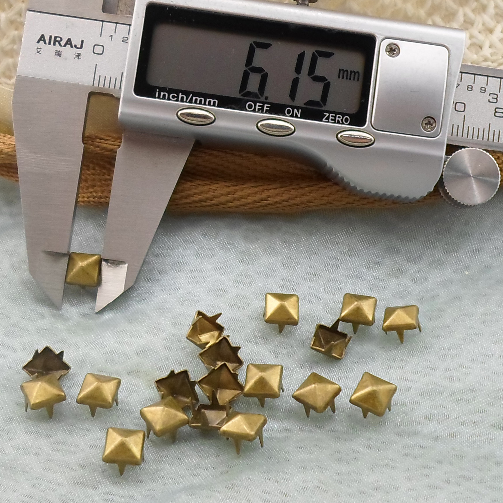 （铜）6mm方形铆钉批发 金字塔4爪钉雪地铜材料柳丁配件 尖顶