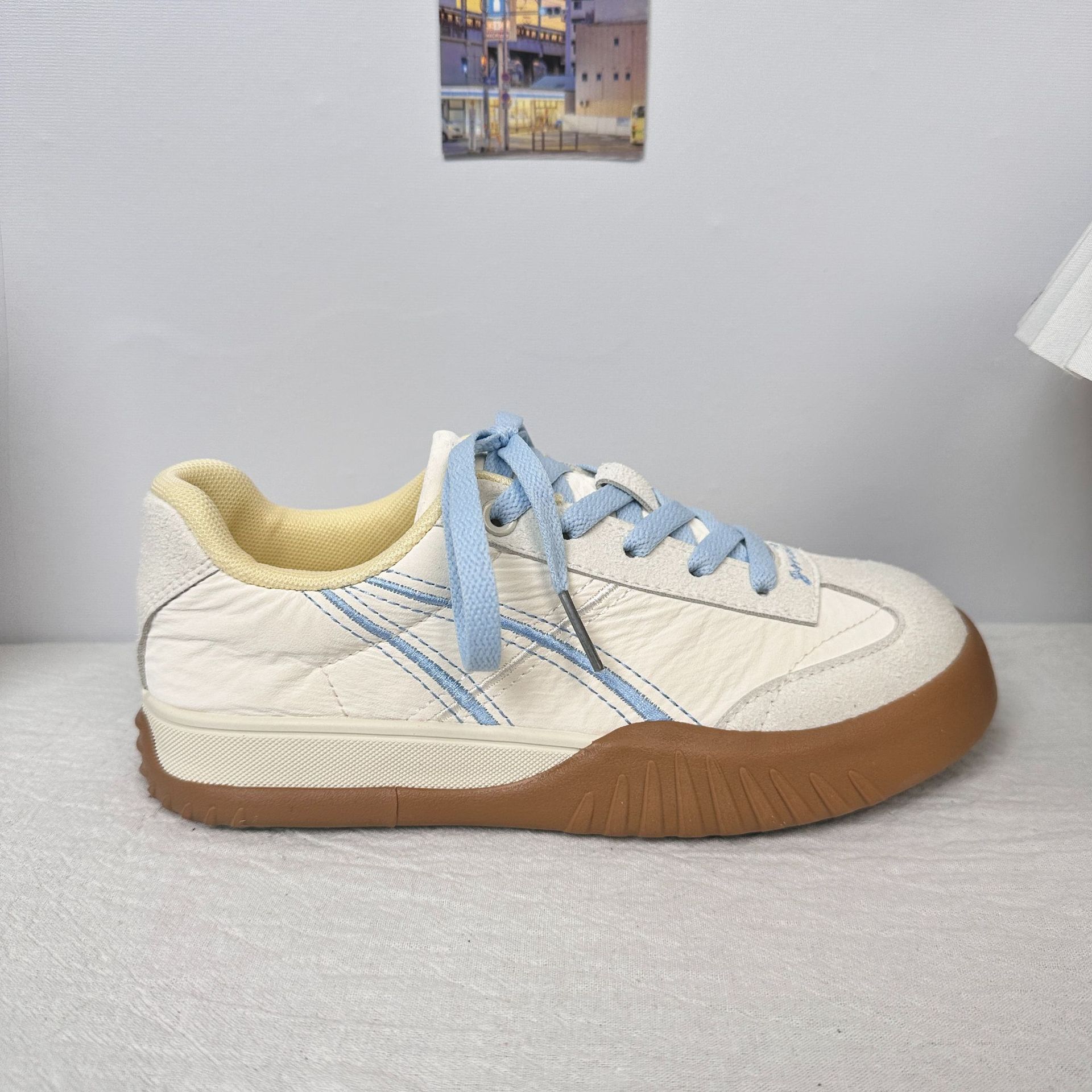 Diseño de onda lejana, suela gruesa, zapatos de entrenamiento alemanes, primavera de 2025, nuevas zapatillas de deporte casuales retro cómodas y versátiles para mujeres
