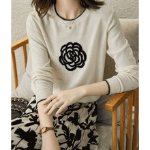 秋日蓄力 山茶花图案 高雅撞色圆领长袖T恤针织衫上衣女春秋新款