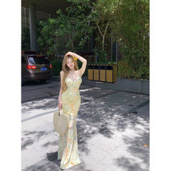 度假风绑带露背吊带连衣裙女夏季碎花裙辣妹收腰鱼尾裙子包臀长裙