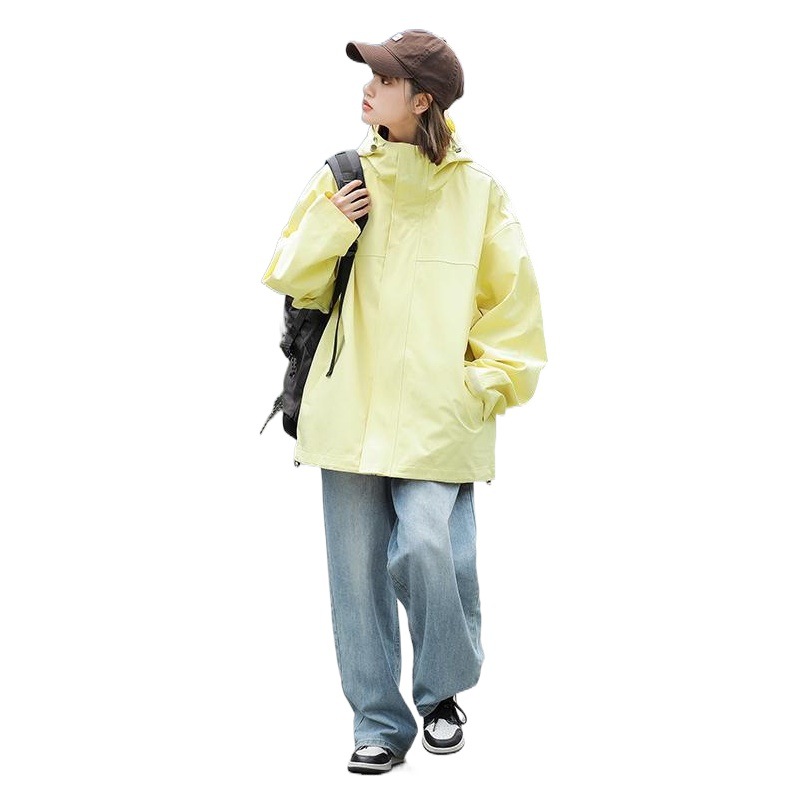 Pantalones cortos de mezclilla para hombres, marca de moda de la calle alta de verano 2025 nueva tendencia casual, pantalones de cinco puntos, pantalones anchos sueltos, barro amarillo