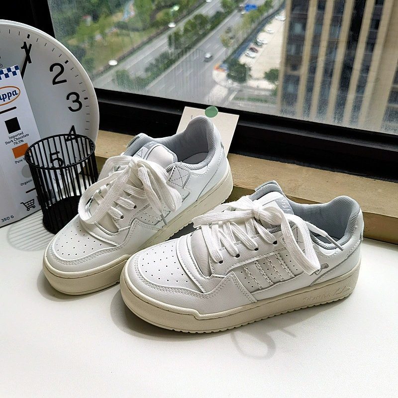 Женская парусиновая обувь 2023 Новая Осенняя ретро в гонконгском стиле шикарная обувь для досок молочная обувь фуфу универсальные белые туфли для студентов