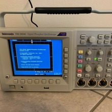 回收二手Tektronix泰克TDS3054C数字荧光示波器