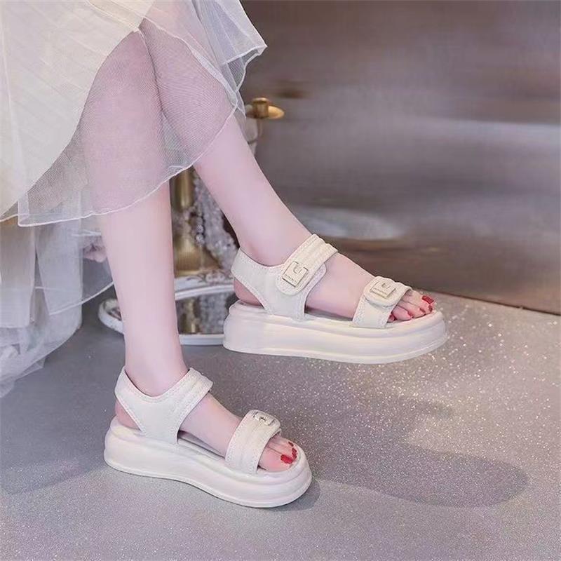 Sandalias de mujer de verano con falda 2026 nueva moda con suela gruesa, suela suave no se cansa con sandalias de playa