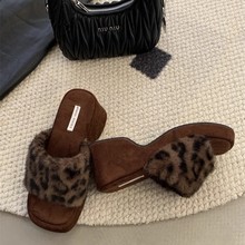 2025夏季欧美风金属扣尖头平底拖鞋女坡跟橡胶底休闲包头半拖鞋