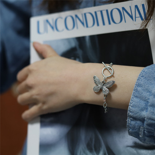 European and American cross-border retro butterfly pendant necklace, feminine temperament, internet celebrity same style popular OT buckle clavicle chain bracelet set