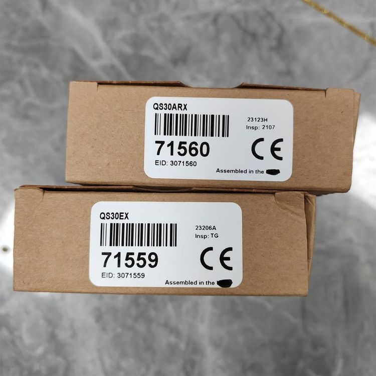 banner邦纳 S18LYXXPQ 一个单元顶多三种独立的颜色 PNP或NPN输入