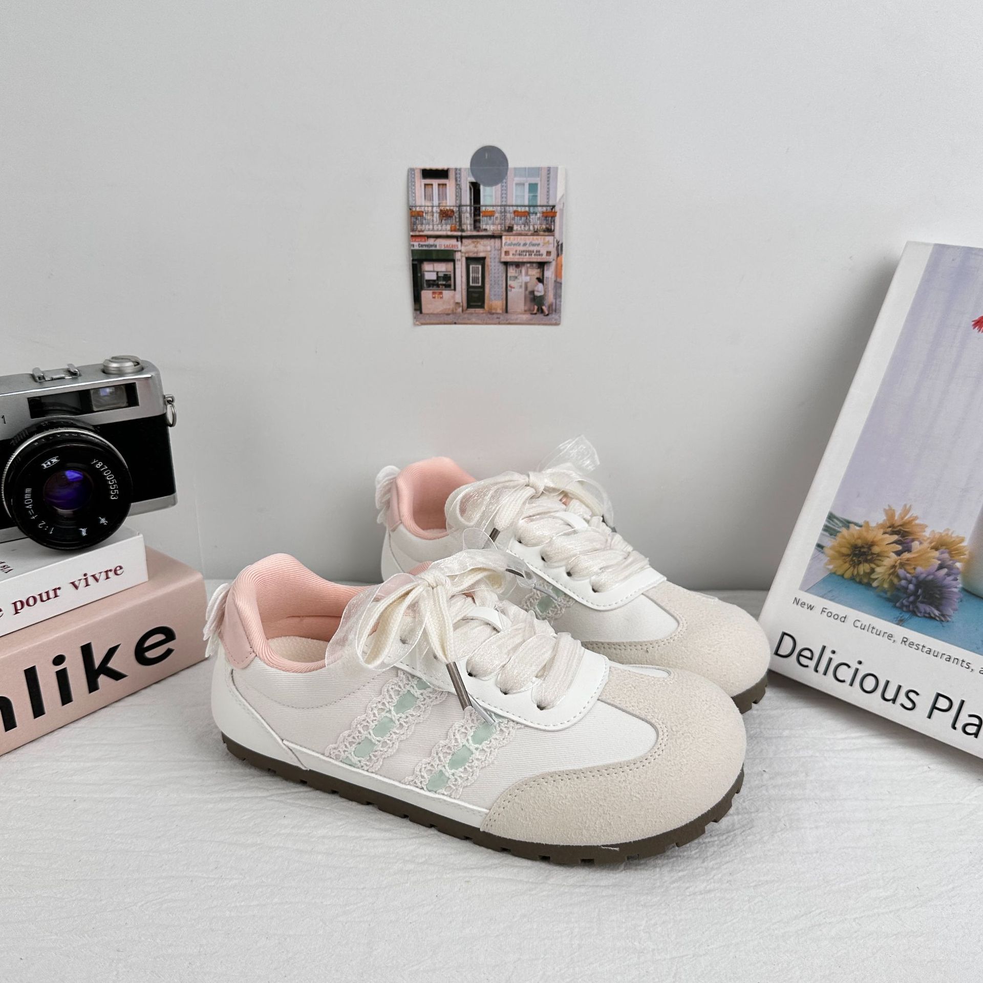 Zapatos de entrenamiento de mujeres de Bode2025 nuevos zapatos blancos transpirables de verano con suela gruesa, zapatos de skate de nicho