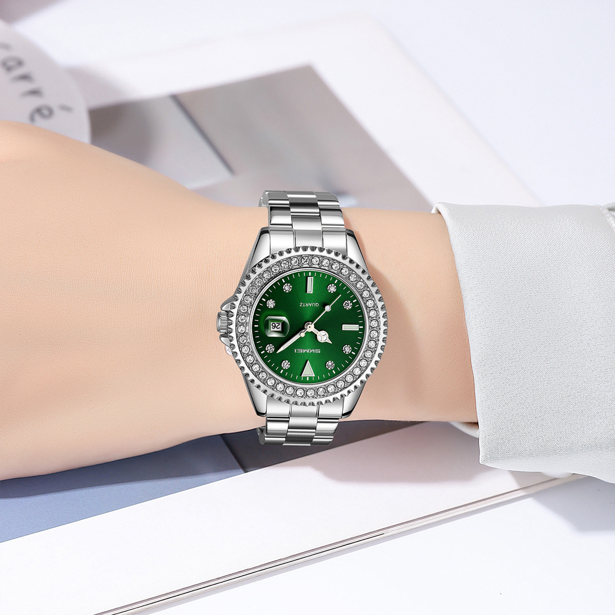 Momento de belleza ligera de lujo damas reloj de cuarzo 30 metros calendario impermeable relojes de moda fabricantes al por mayor transfronterizos