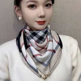保暖三角巾2025扣时尚围脖小方巾秋冬新款磁吸围巾女涤纶围脖围巾