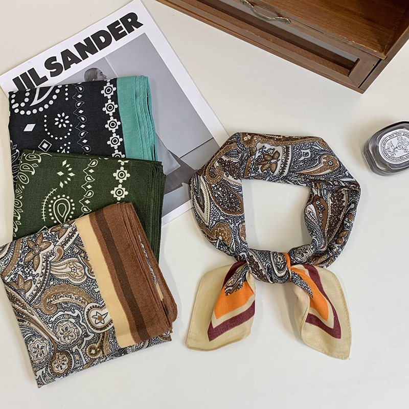 Bufandas de seda cuadrada alta sensación 2025 nuevo algodón y lino impresión coreana bufandas de pelo correa de decoración bufandas al por mayor