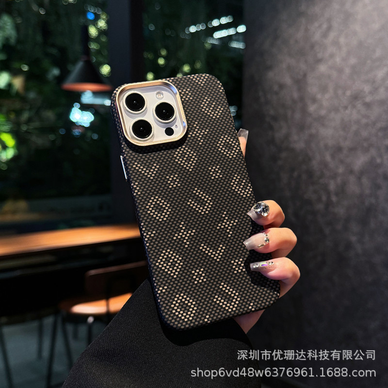 iPhone17対応 夜光カーボンファイバー柄 マグネット式スマホケース Apple16対応 クリエイティブBXU文字入り 全面保護ケース|undefined