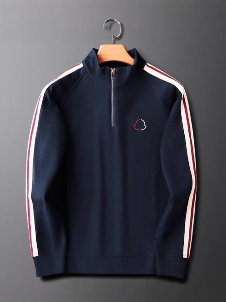 Fashionable autumn sweatshirt for leisure