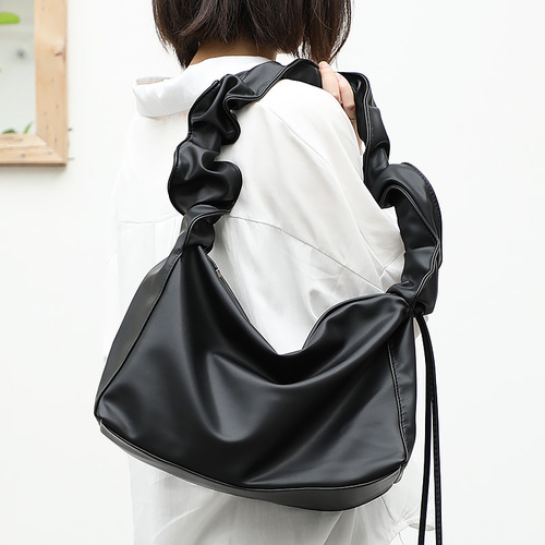 Korean style Internet celebrity pleated handbag, simple retro solid color underarm shoulder bag, casual and fashionable soft leather crossbody bag for women