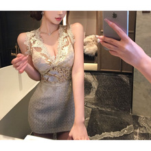 收腰感重工修身拼接包臀短裙绣花蕾丝冬季纯欲镂空背心连衣裙粉色