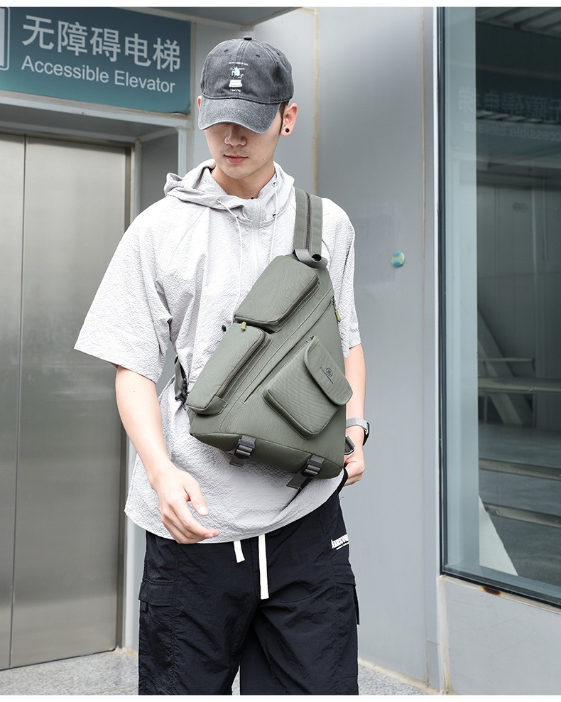 2025 New cross-border men's chest bag, casual men's bag, large-capacity retro multi-functional crossbody bag, soft leather single-shoulder bag undefined
