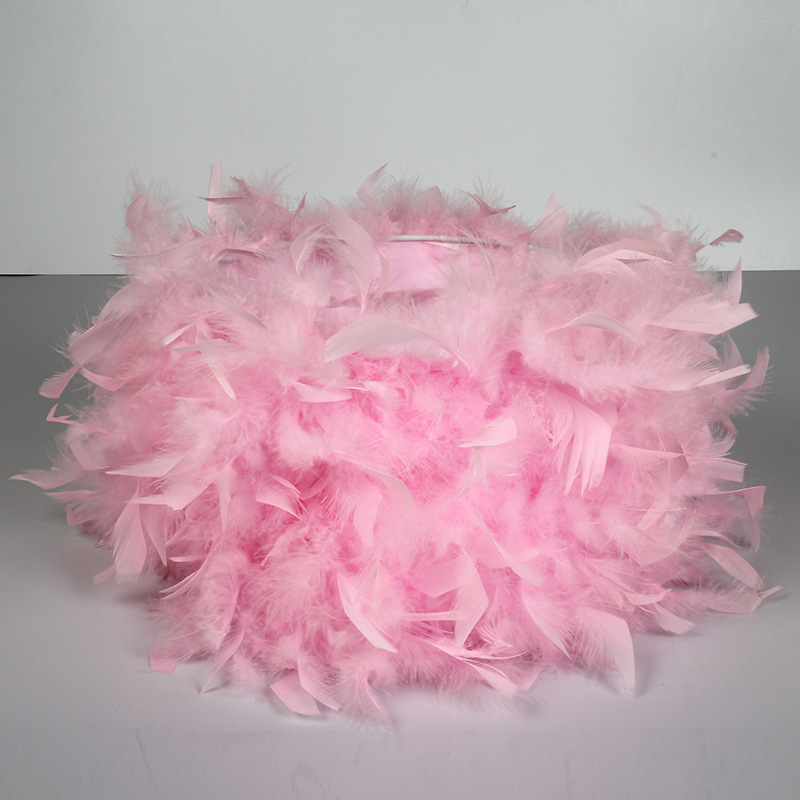 Lámpara de pie cubierta de plumas dormitorio moda creativa hecha a mano pluma pantalla lámpara de mesa pantalla fábrica al por mayor