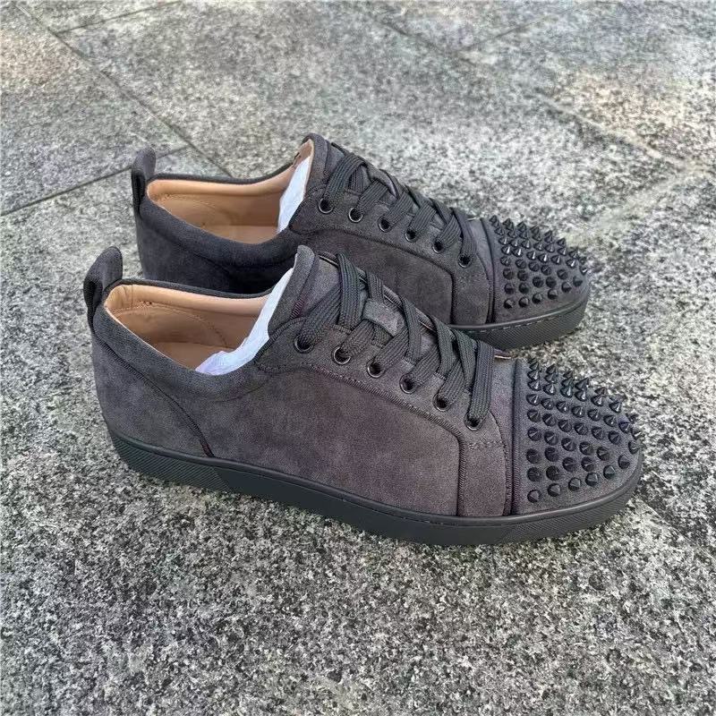 Nuevos zapatos de hombre bordados eléctricos de gamuz negro de correa baja tendencia de zapatos deportivos casuales de suela suave transpirable universal