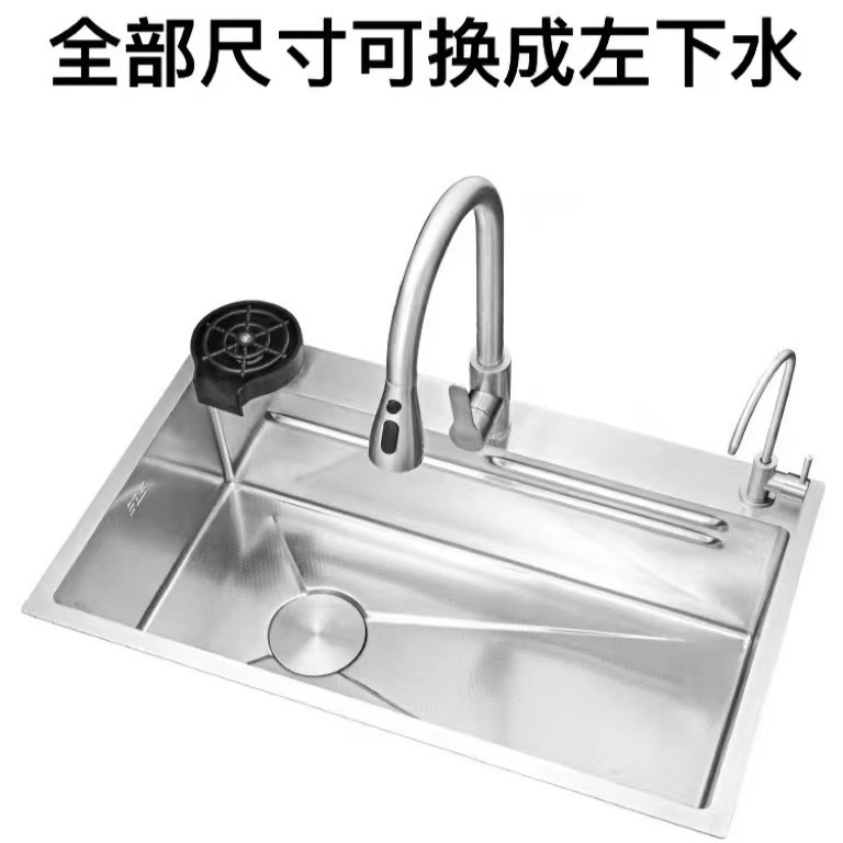 Todas las dimensiones se pueden cambiar por agua a la izquierda y agua en el medio.