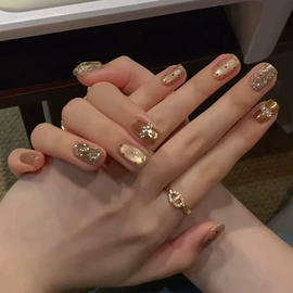 甲片/穿戴甲;美甲贴;指甲油