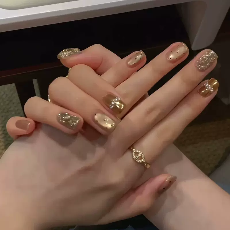 手工穿戴甲批发裸棕波点珍珠猫眼高级感女士短款复古风穿戴式甲片