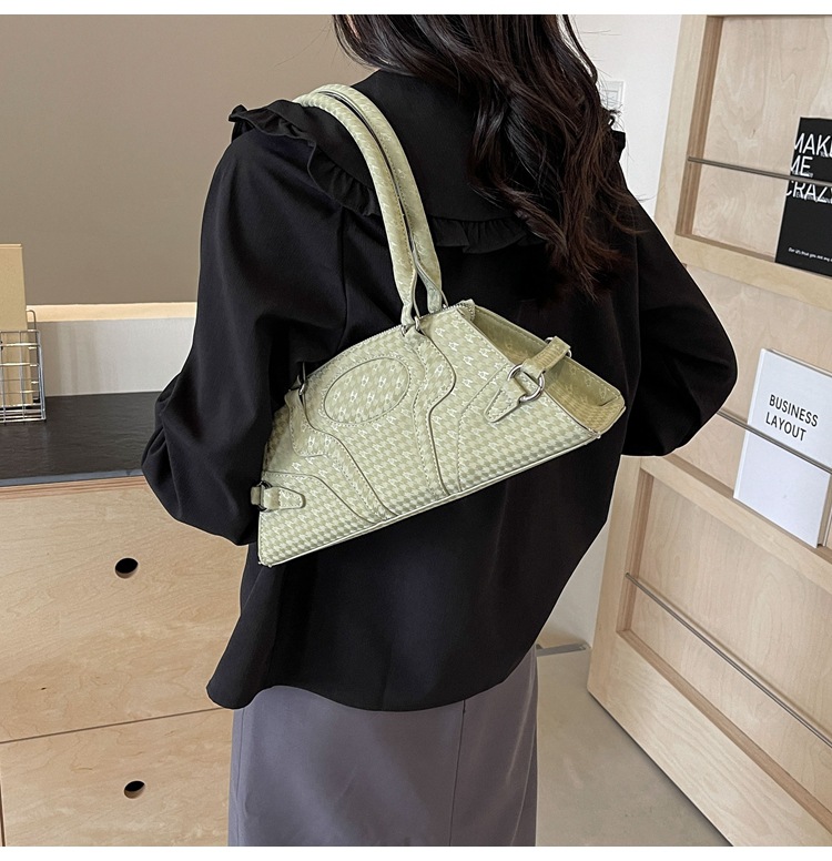 Women's Medium Pu Leather Solid Color Streetwear Zipper Underarm Bag display picture 14