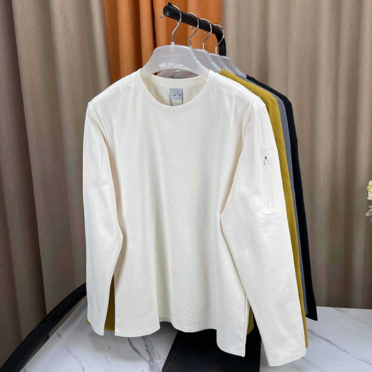 Men's long-sleeve T-shirt with silicone round neck, simple design, spring and autumn sports sweatshirt