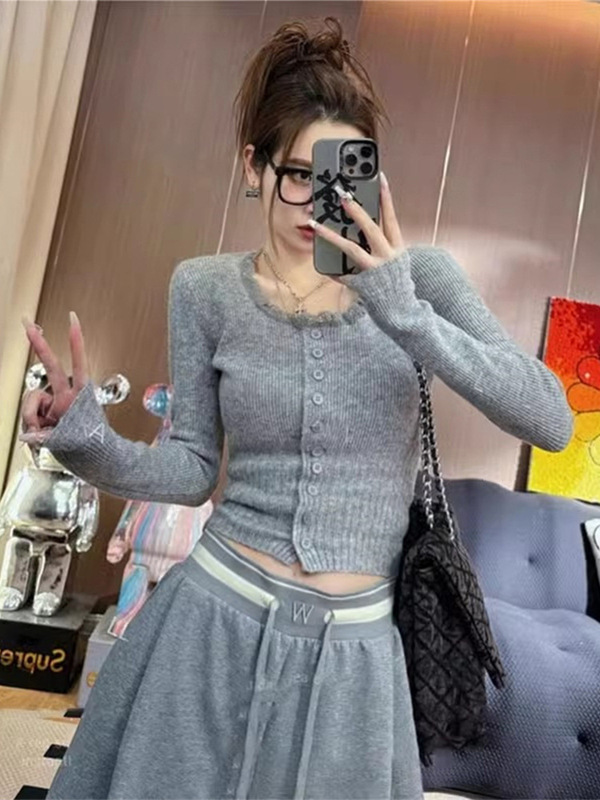 灰色v领蕾丝内搭打底衫女秋季2025新款针织衫短款上衣设计感小众|undefined